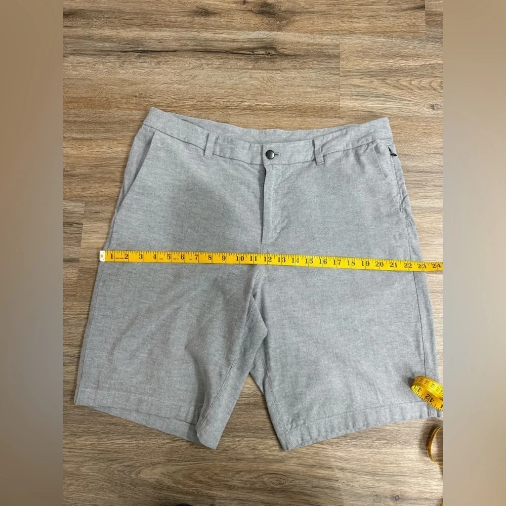 Lululemon Gray Performance Cotton  Mens Shorts Size 36